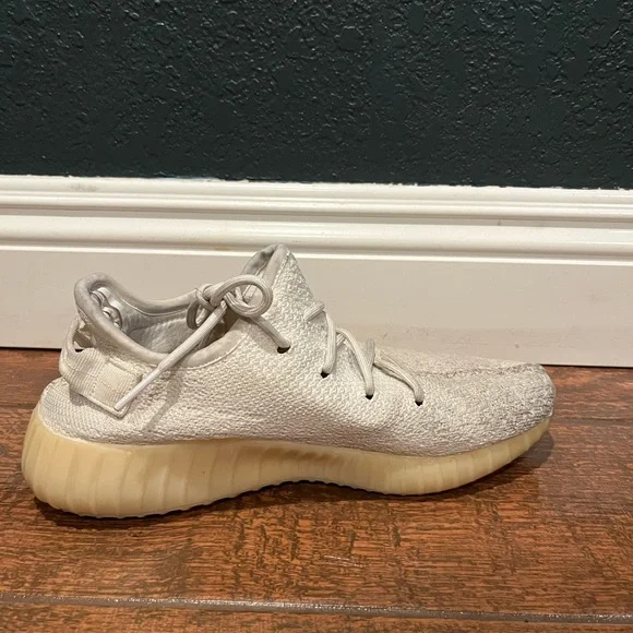 Adidas Yeezy Boost 350 V2 - Picture 1 of 4